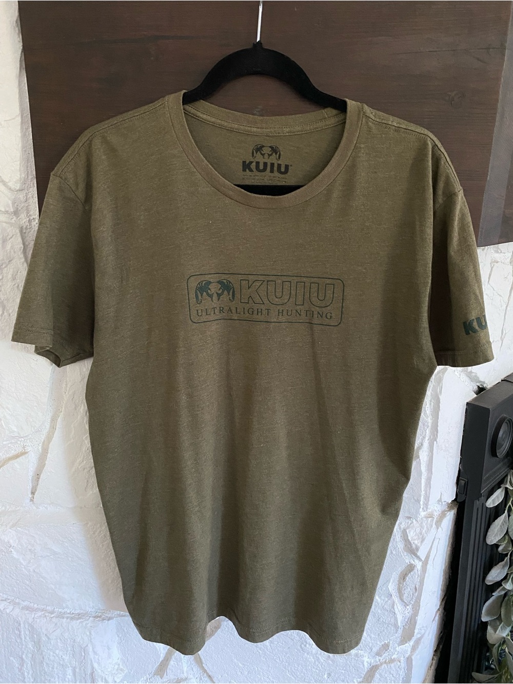 KUIU olive green logo T-shirt